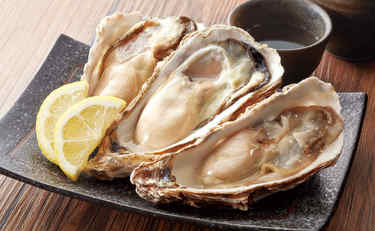 買う時のコツ、下処理の方法、万能ソース作り…夏も旬の「牡蠣」をとことん味わう！