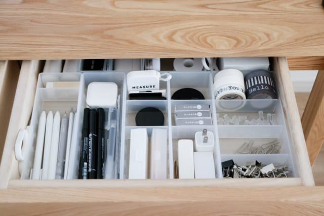 引き出しつきデスク