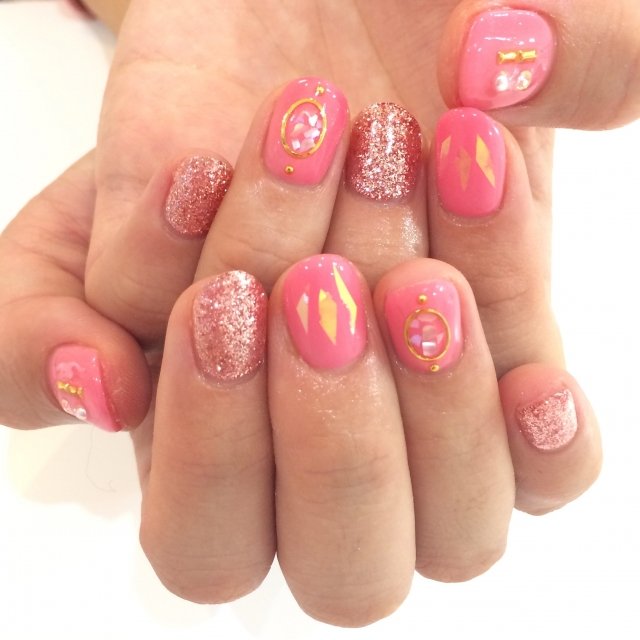 ピンクのジェルネイルの画像