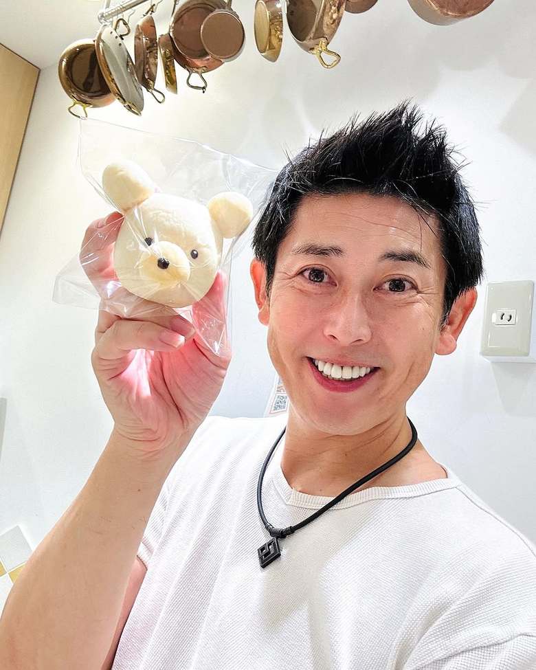 熊の形をしたパンを焼いて