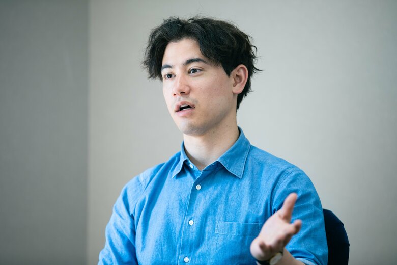 自身のルーツについて語る国山さん