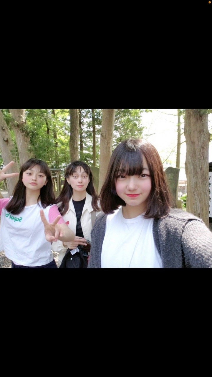 佐伯さん42歳　長女16歳、次女15歳、実家近くの神社にて