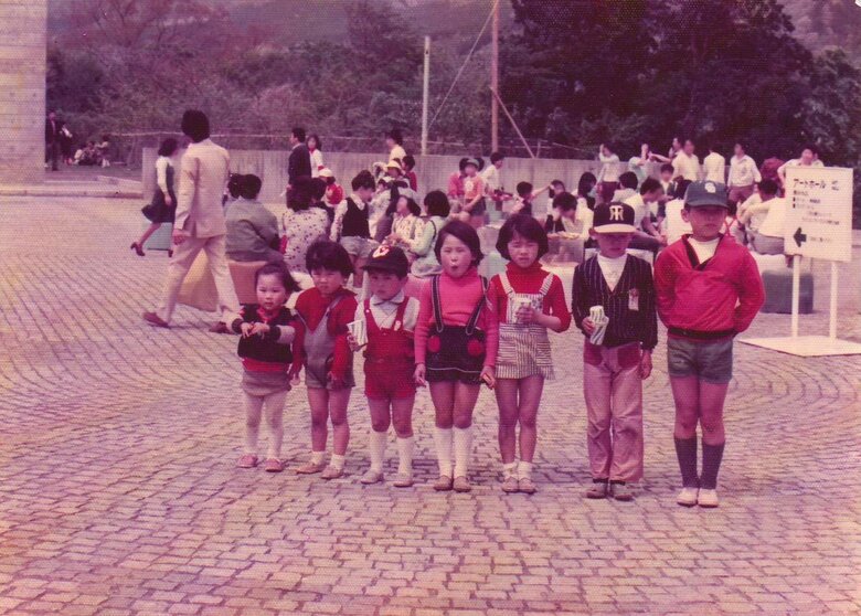 11人という大家族で育ち、コミュニケーション力が養われた（いちばん右が勝俣さん）