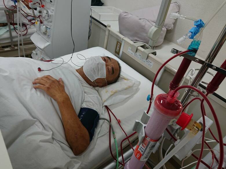 透析中はベッドで横になって過ごす