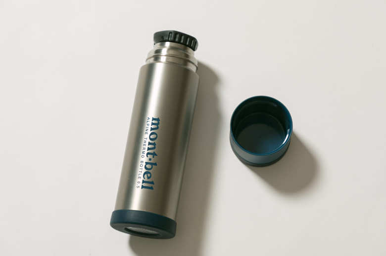 ステンレスのほか、ガンメタル（黒色）、メドーグリーン、レッドの４色展開