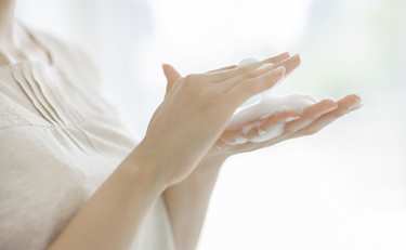 週3ケアでも美肌キープ！峯岸みなみさんのスキンケアで一番役立つもの