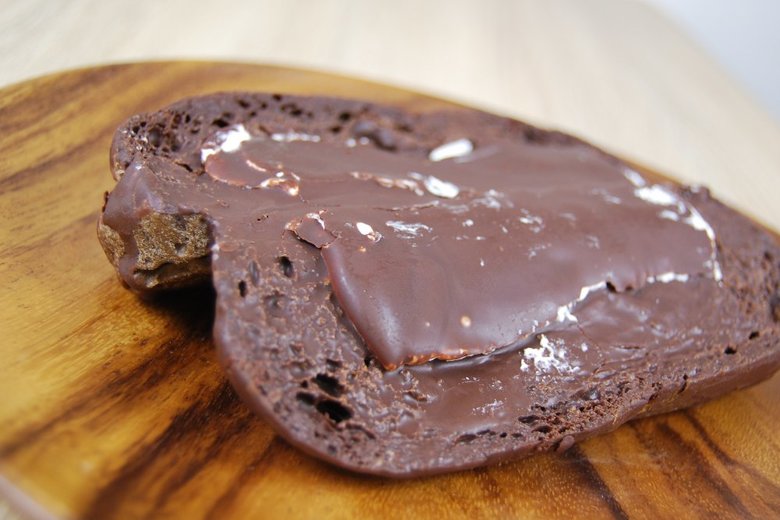 ローソンのおすすめパン「コッペパンひらいちゃいました」の実物画像