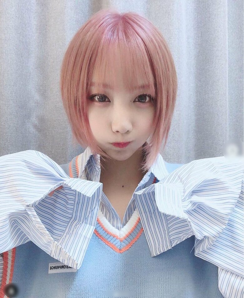 ピンクのショートヘア