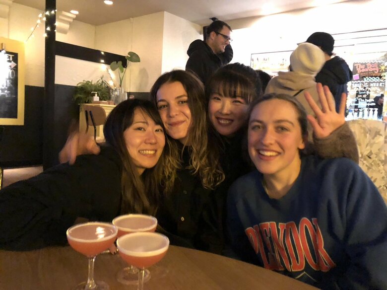 海外から来た人と接する機会も多かったそう（写真右から2番目が福田さん）