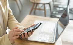 「句読点もダメなの!?」会社の若手が「おばさんLINE」認定するとき