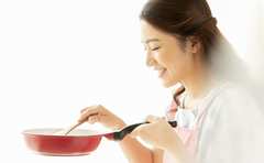 俳優・野間口徹さんが作る「鶏の南蛮あえ」は止まらない美味しさ