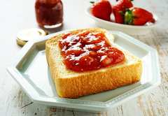 食パンにジャムを塗るのはトースターで焼く前か後か？