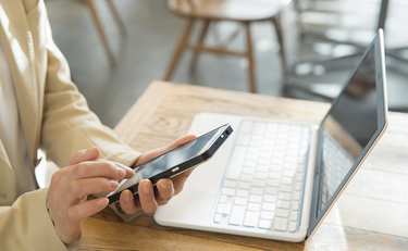 「句読点もダメなの!?」会社の若手が「おばさんLINE」認定するとき