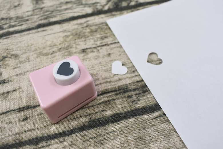 ダイソーの人気文房具クラフトパンチ (ハート型)のを実際に使った画像2