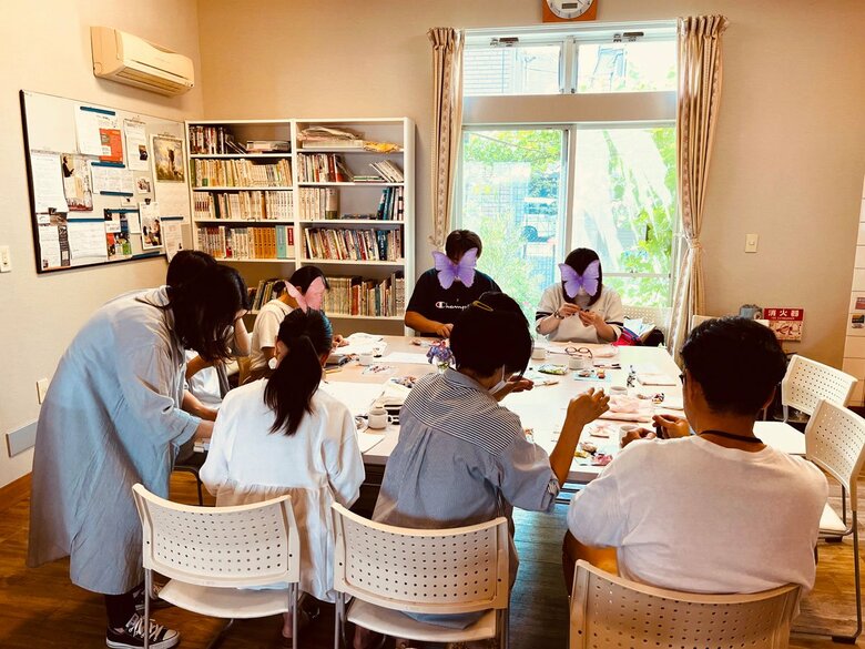 おくるみ作りの会には、赤ちゃんを見送ったママ・パパや、医療従事者が参加