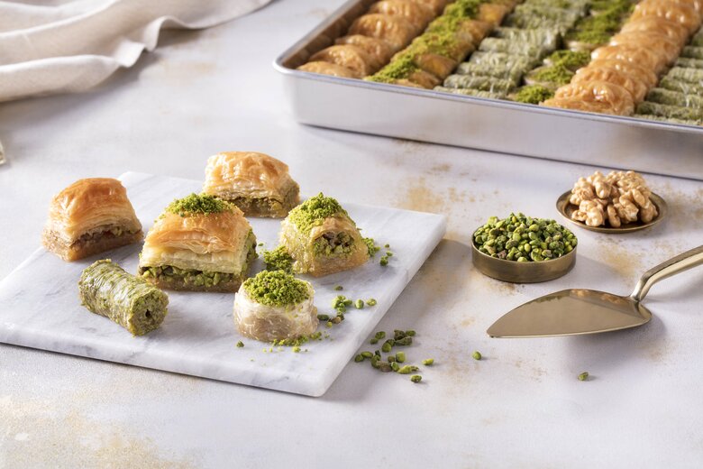 トルコ産のピスタチオやクルミをふんだんに使ったバクラヴァにはさまざまな種類がある