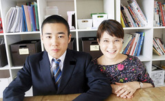 自閉症の息子「正しく育てる」より「否定せず一緒に生きる」。強迫性障害の母親が見つけた 「幸せの形」