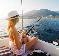 PUFFY・大貫亜美さんが大きな魚を釣り上げて沖縄の新聞に載る！？