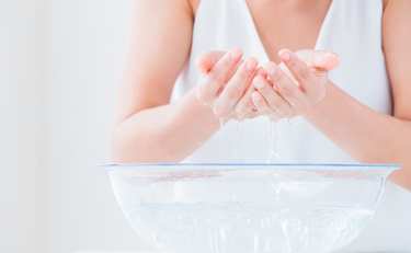 仲の良い友人にもすっぴんを見せない人が心底恐れていること