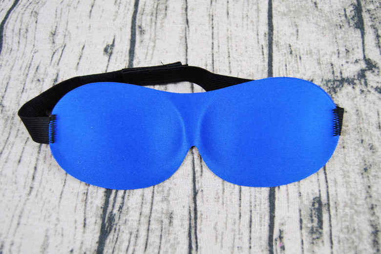 ダイソーのおすすめ商品「立体型クッションアイマスク」の実物画像