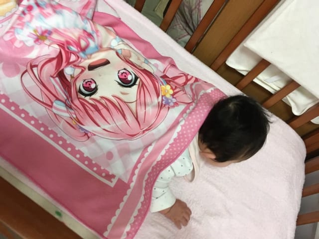 娘は赤ちゃんの頃からライブグッズのバスタオルを愛用している