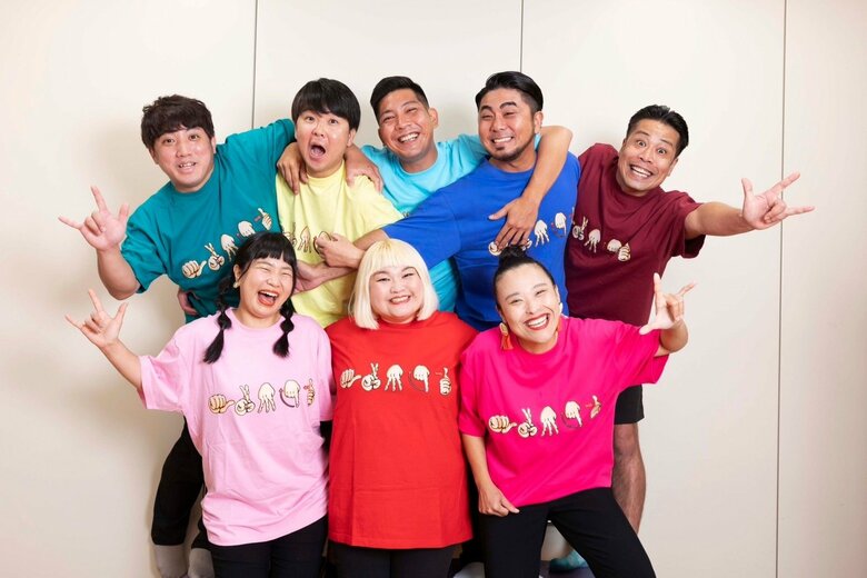 大屋さんが座長を務める劇団・アラマンダのメンバーと（前列中央が大屋さん）