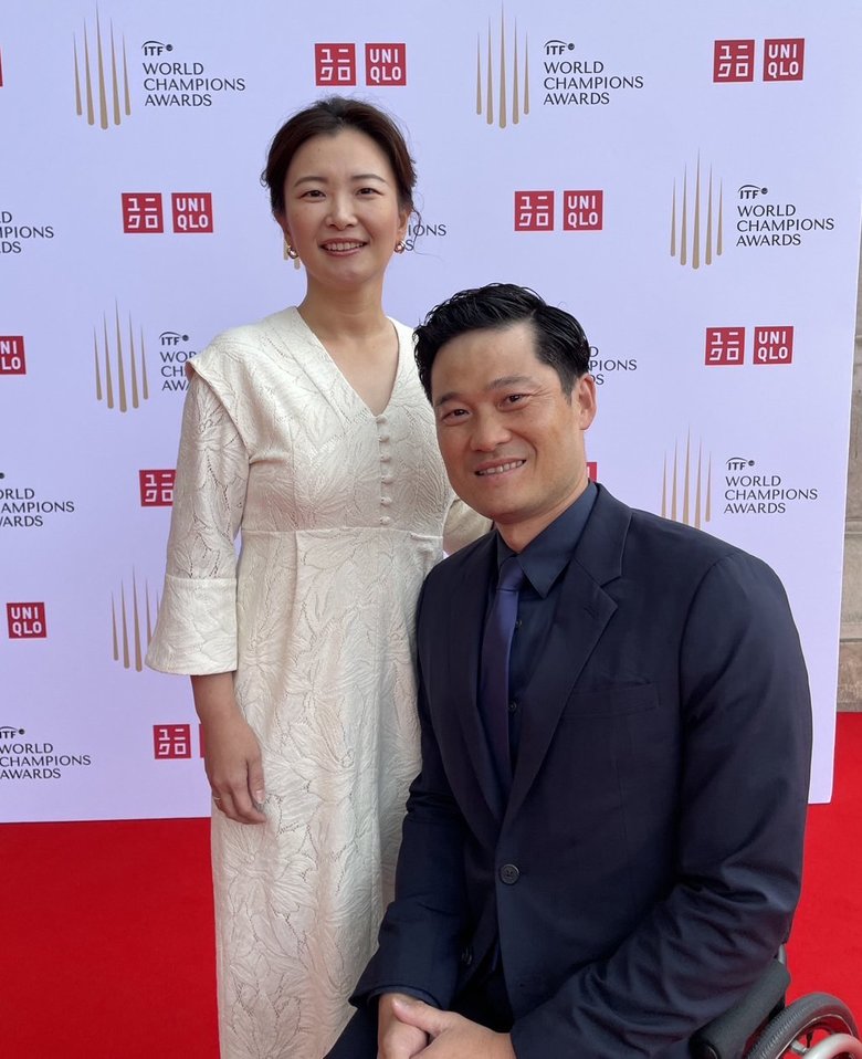 2023年ワールドチャンピオンディナーに出席した国枝慎吾さんと愛さん