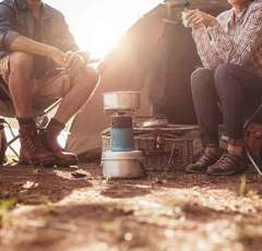 キャンプ漫画にキャンプ好き芸人も！ “団塊ジュニア世代”がキャンプブームをけん引