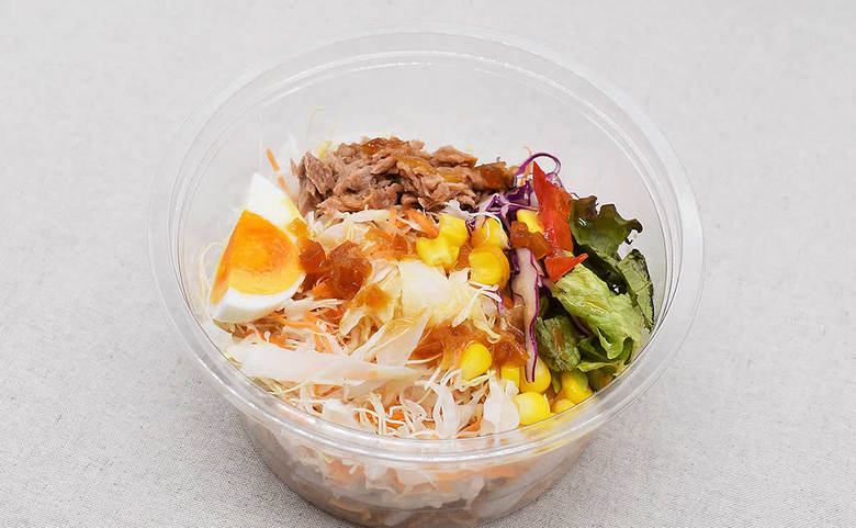 ファミマのおすすめサラダ「まぜて食べる! パリパリ麺サラダ」の食レポ画像