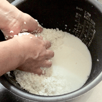 ④水をたっぷり足して捨てる。３～４回繰り返す（このとき絶対にかき回さないこと！）