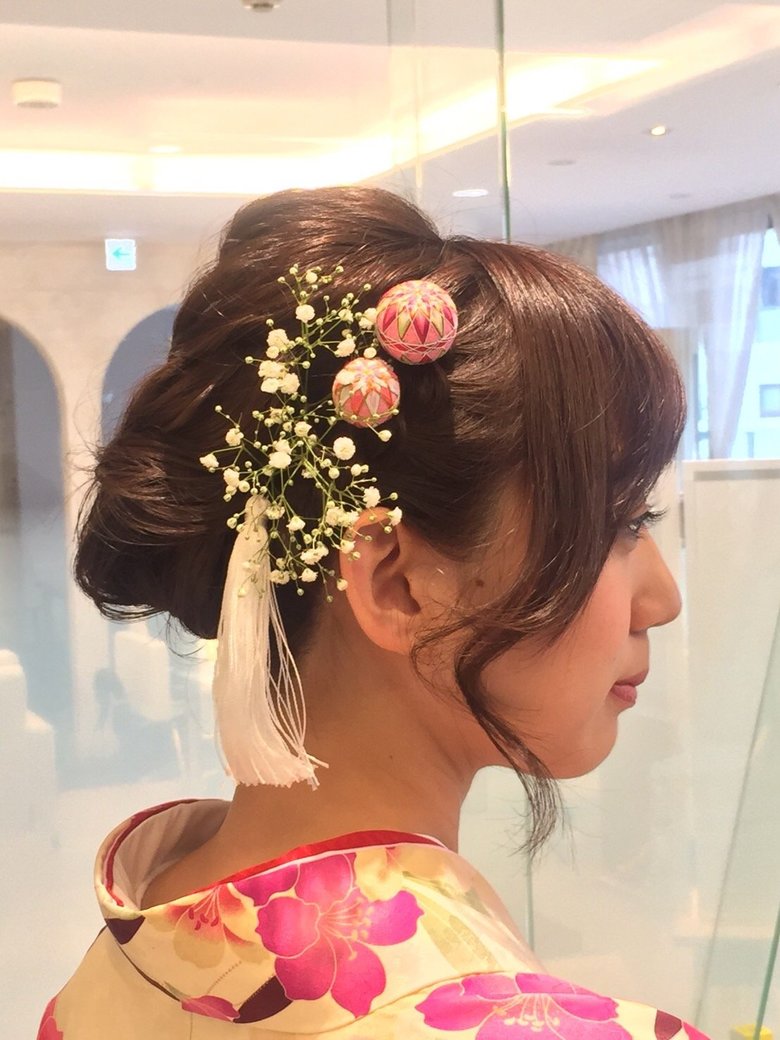 佐藤さんが卒業式でつけた手まりのかんざし