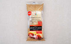 想像以上にピリ辛！ジューシーさ引き立つ「ブリトー旨辛！ Wウインナー＆サルサ」（セブン－イレブン）