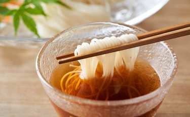 正しい茹で方も！プロが「今までで一番旨い」と認めたそうめんアレンジ