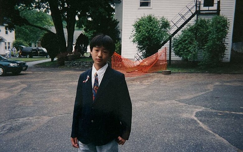 全寮制の学生時代（10歳）は紺ブレザーにネクタイが制服