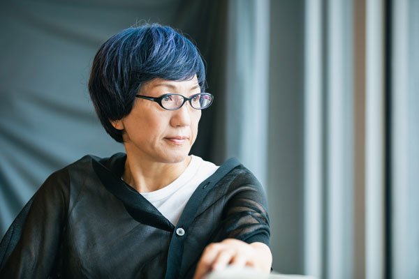 働けない人に社会は手を差し伸べるべきだと話す荻上監督