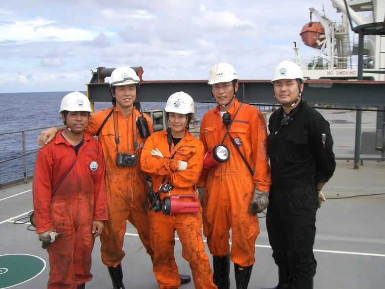 「後輩ができて少し先輩ぶってきた頃です（笑）」。海水を入れるバラストタンクの検査に入った後の1枚（写真提供／日本郵船）