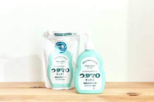 ウタマロキッチン 430円（300ml）、詰替用 250円（250ml） ※ともにメーカー希望小売価格、税抜