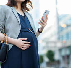 高橋ユウさんの妊婦に見えないコーデ！ 絶賛したマタニティパンツとは!?