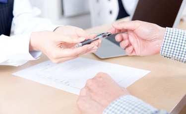 本人確認の手続きがオンラインで可能に！銀行と携帯会社が連携する新サービス