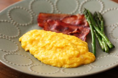 スクランブルエッグの作り方【秘訣はひたすら弱火】