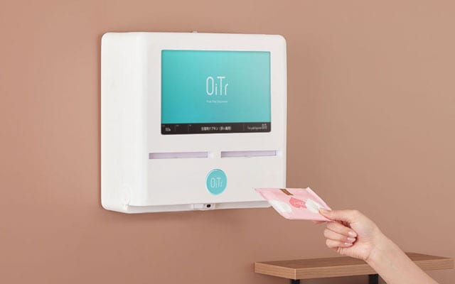 ディスペンサーのデジタルサイネージで企業広告を流すことで収益を得ている