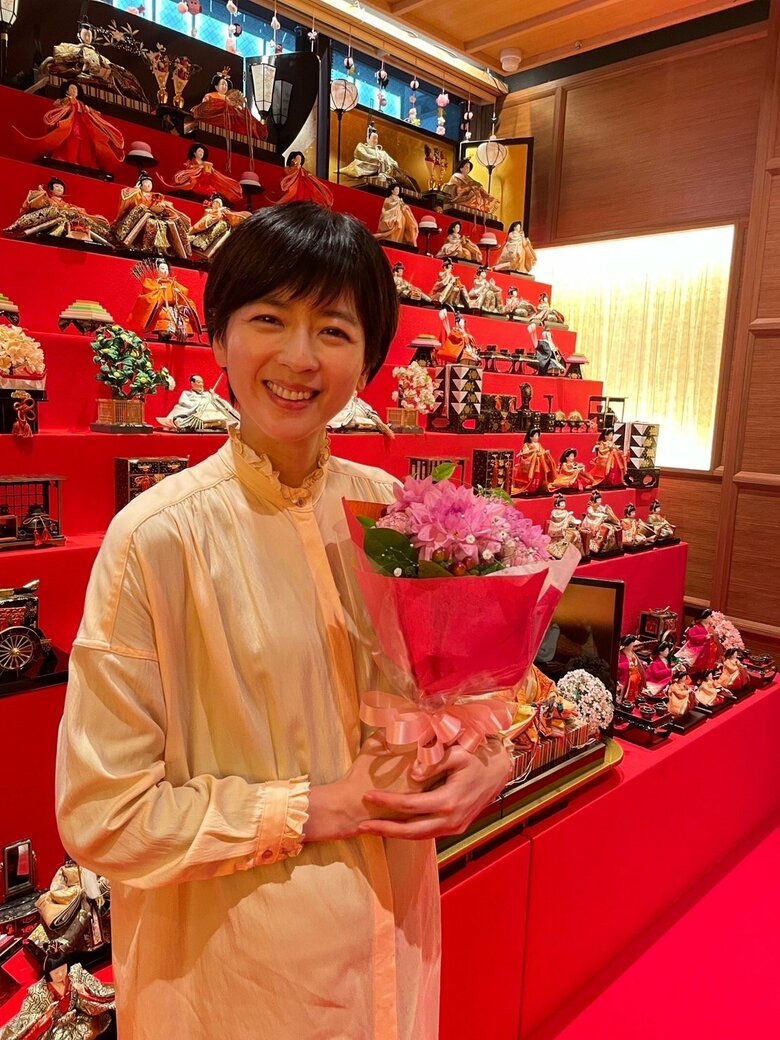 「お姉ちゃんはいつも優しいんです」と中山さん。写真は今年のひな祭り、宗家 源吉兆庵 銀座本店での一枚（写真提供／中山忍）