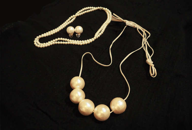 ▲きくちさんお気に入りのゴールドのコットンパール。個性的で、存在感バツグン！