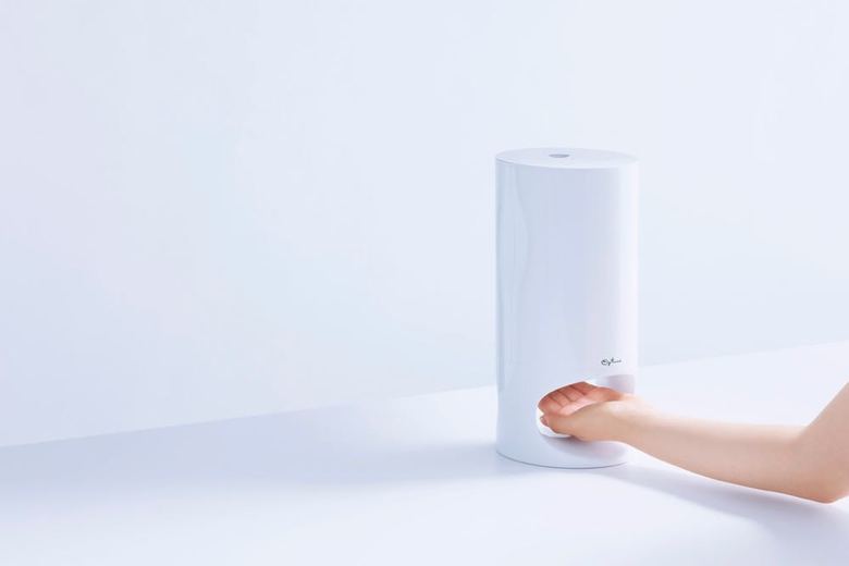 ▲使用する前に毎回肌の状態を測定する。面倒な日はこの手順をスキップすることも可能