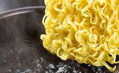 インスタント麺で極上の鶏白湯!?「10分でこれ作れたらスゴいわ」