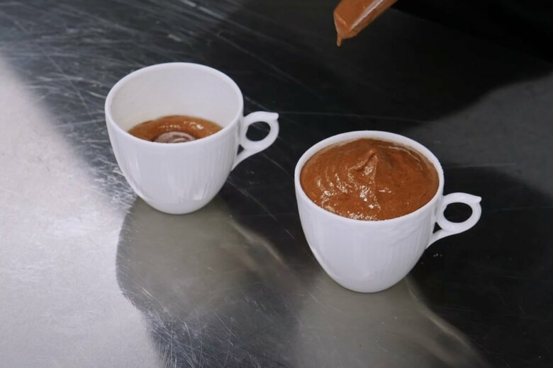 【作り方4】表面よりも上になるくらいまで絞る