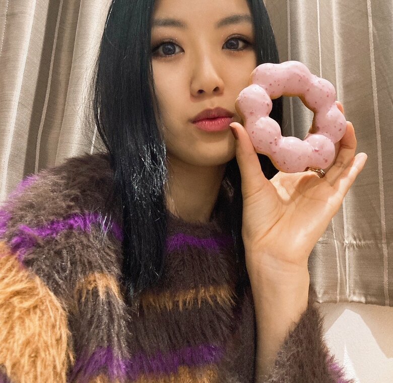 「ポン・デ・ストロベリー」をもつ西田さん