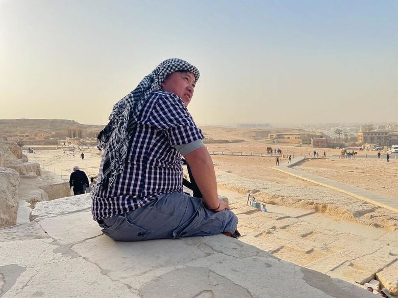 エジプトのピラミッドを訪れた際の一枚