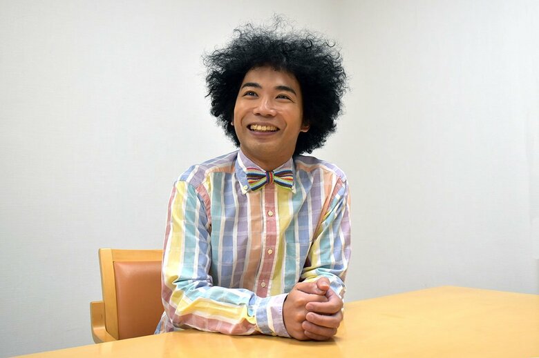 軽妙な語り口と、屈託ない笑顔が魅力的！