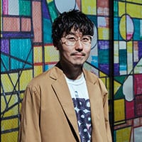 株式会社ヘラルボニー代表取締役社長。小山薫堂が率いる企画会社オレンジ・アンド・パートナーズ、プランナーを経て独立。4歳上の兄・翔太が小学校時代に記していた謎の言葉「ヘラルボニー」を社名に、双子の松田文登と共にヘラルボニーを設立。「異彩を、放て。」をミッションに掲げる福祉実験ユニットを通じて、福祉領域のアップデートに挑む。ヘラルボニーのクリエイティブを統括。日本を変える30歳未満の30人「Forbes 30 UNDER 30 JAPAN」受賞。内閣府の日本オープンイノベーション大賞「環境大臣賞」受賞。